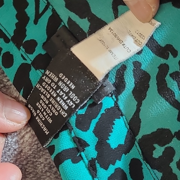 WAS  $68. TORRID Hi/lo Green/Black  sheer top size 2 - Picture 9 of 15